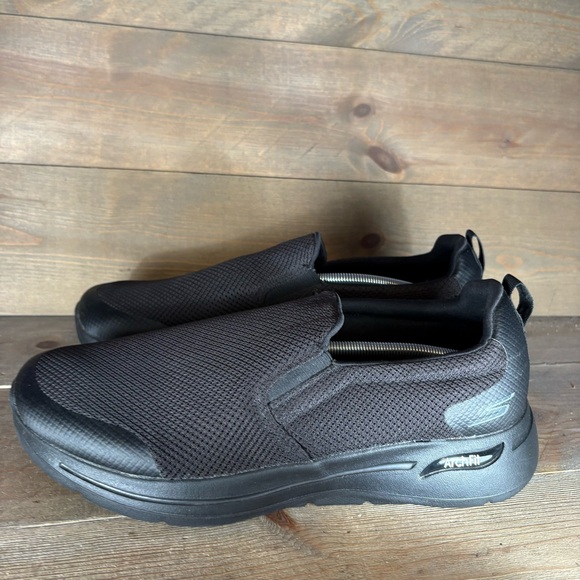 skechers go walk arch fit men size 13 wide 4E shoe black slip on comfort sneaker - Picture 1 of 8